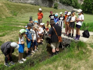Montfaucon-en-Velay : les écoliers au chevet du ruisseau