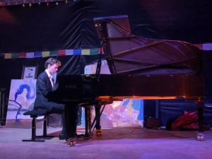 Tence : Rodolphe Menguy charme au piano le Château du Mazel