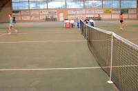 Le centre de tennis compte 4 courts couverts et 57 lits d&#039;hébergement