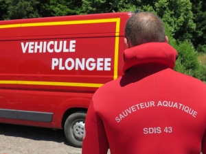 Lavoûte-sur-Loire : les pompiers plongeurs à la recherche d&#039;un mouton dans la Loire