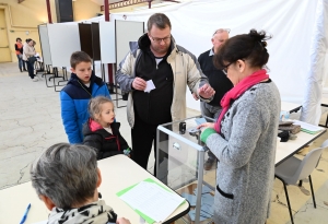 |||1000e votant de la journée à Pont-Salomon|A Riotord||