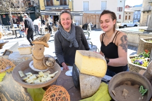 Rosières : le marché aux fromages a réuni 13 producteurs fermiers