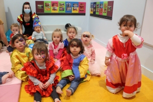 Bas-en-Basset : les enfants de la crèche fêtent Mardi-Gras déguisés et maquillés