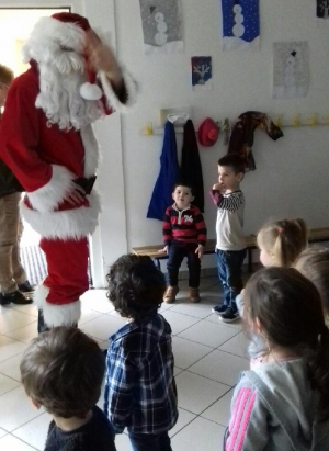 Monistrol-sur-Loire : le Père Noël à l’école maternelle Notre-Dame-du-Château