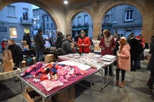 Saint-Didier-en-Velay : ambiance Noël et cadeaux sous la halle
