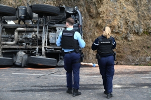 Un camion-toupie se renverse entre Grazac et Sainte-Sigolène : le chauffeur désincarcéré