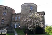 Monistrol-sur-Loire : une tyrolienne depuis une tour du château des évêques