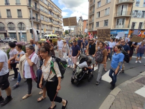 Un petit millier de manifestants au Puy-en-Velay contre le pass sanitaire