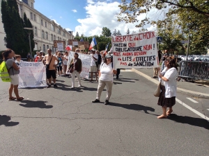 Un petit millier de manifestants au Puy-en-Velay contre le pass sanitaire