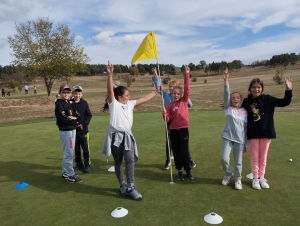 Les écoliers de Laussonne et Lantriac terminent un cycle golf