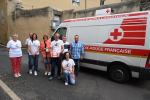 Solidarité Ukraine remet 7000 € à la Croix-Rouge Française