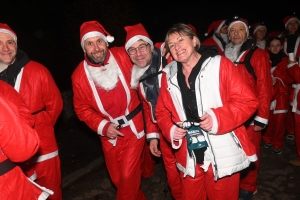 Monistrol-sur-Loire : 1500 pères Noël dans les rues pour la marche gourmande et festive