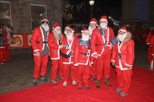 Monistrol-sur-Loire : 1500 pères Noël dans les rues pour la marche gourmande et festive