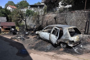 Bas-en-Basset : une bombe anti-crevaison explose, une voiture prend feu