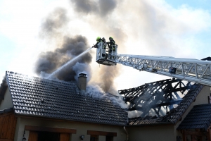 Tence : un feu de sèche-linge se propage, un incendie détruit une maison