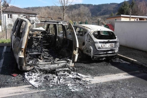 Vorey-sur-Arzon : deux voitures détruites par le feu sur un parking