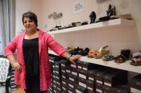Martine Balandraud vend principalement des chaussures pour femmes.