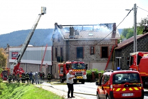 Dunières : une habitation détruite dans un incendie dans le bourg
