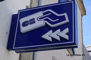 Le Puy-en-Velay : il ramasse une carte bleue avec le code et s&#039;achète de la cocaïne