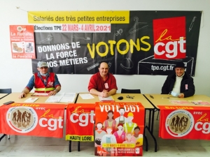 Daniel Boyer, secrétaire du syndicat CGT construction, Pierre Marsein, secrétaire général CGT 43, et Michel Lofti, ascensoriste, candidat CGT élections TPE|||