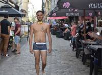 Le Puy-en-Velay : Catwalk sur la rue Vibert pour le défilé de Luni