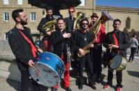 Le groupe Redstar Orkestar a animé le défilé en musique.