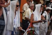 Des foulards du Jubilé ont été distribués. Photo Lucien Soyère