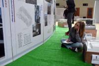 Chambon-sur-Lignon : les collégiens découvrent l&#039;exposition design et architecture au Parc Cévenol