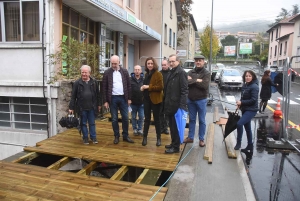 Puy-en-Velay : une passerelle installée pour les piétons et les vélos