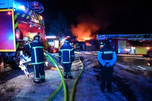 Une maison d’habitation la proie des flammes à Saint-Germain-Laprade (vidéo)
