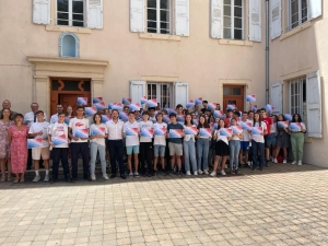 Le Puy-en-Velay : la première promotion de l&#039;école porte-drapeaux reçue au collège Saint-Louis