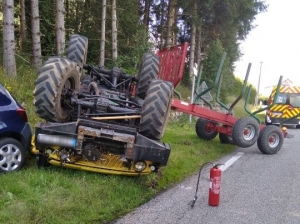 Saint-Agrève : les freins lâchent, le tracteur forestier se retourne