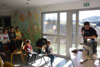 Mazet-Saint-Voy : au centre de loisirs, les enfants réalisent une toupie en bois