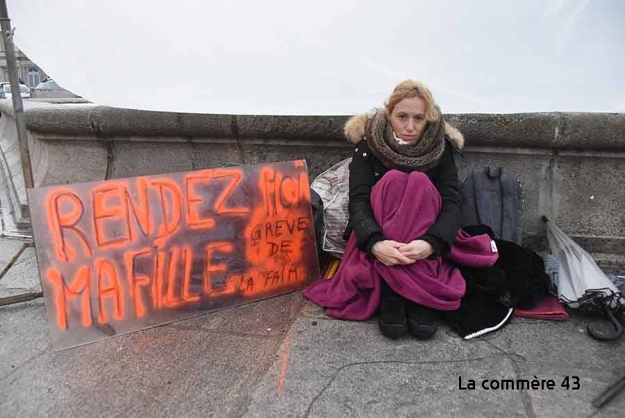 Tence : pourquoi Sandrine Volle met fin à sa grève de la faim - La Commère  43