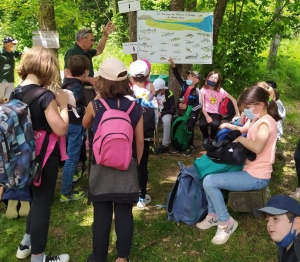 Monistrol-sur-Loire : promenade sur les bords de Loire pour des écoliers