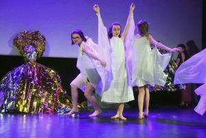 Dunières : les écoliers et collégiens font danser les robes d&#039;Adèle Duportal