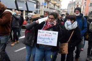 Puy-en-Velay : 200 manifestants pour s&#039;opposer au confinement