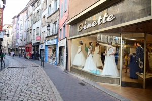 Ginette Mariages réalise une liquidation totale de ses robes de mariée au Puy-en-Velay