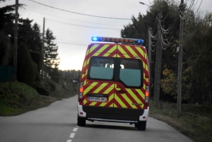 Chamalières-sur-Loire : la voiture retenue par des arbres après une sortie de route