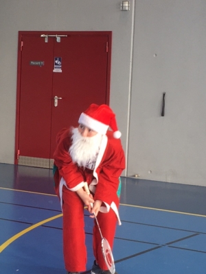 Saint-Agrève : le tournoi de badminton remporté par... le Père Noël