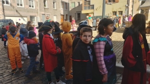 Saint-Didier-en-Velay : les écoliers de Jeanne-d&#039;Arc dans les rues pour Carnaval