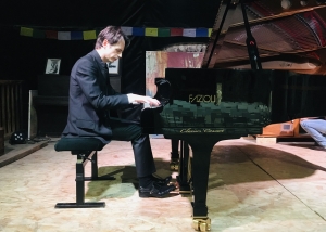 Tence : un voyage envoûtant avec le pianiste Jan Hugo