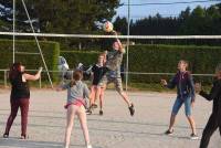 Montfaucon-en-Velay : le choix entre le volley et la pétanque pour une soirée estivale