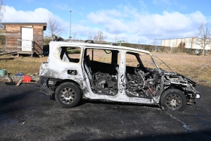 Yssingeaux : une voiture prend feu au collège public
