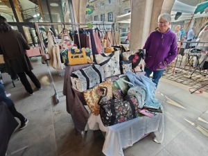 Saint-Didier-en-Velay : un marché artisanal, animé et apprécié sous les halles