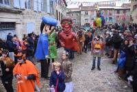 Saint-Didier-en-Velay : des confettis et quelques gouttes de pluie pour le 51e Carnaval (photos et vidéo)