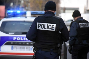 Puy-en-Velay : il percute un horodateur et se cache derrière des voitures stationnées