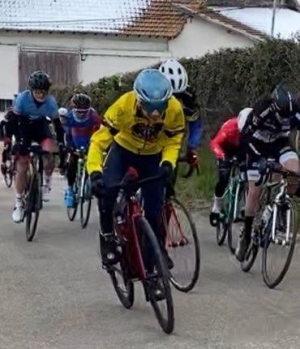 Cyclisme : les minimes et cadets du Vélo Club du Velay en Isère