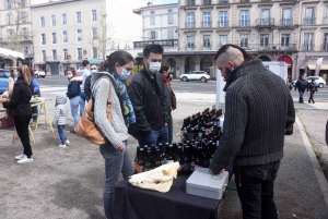 Le Puy-en-Velay : la solidarité au coeur d&#039;un marché jeudi matin