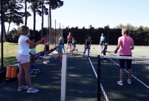 Saint-Agrève : quinze joueurs enthousiastes à la première séance de tennis